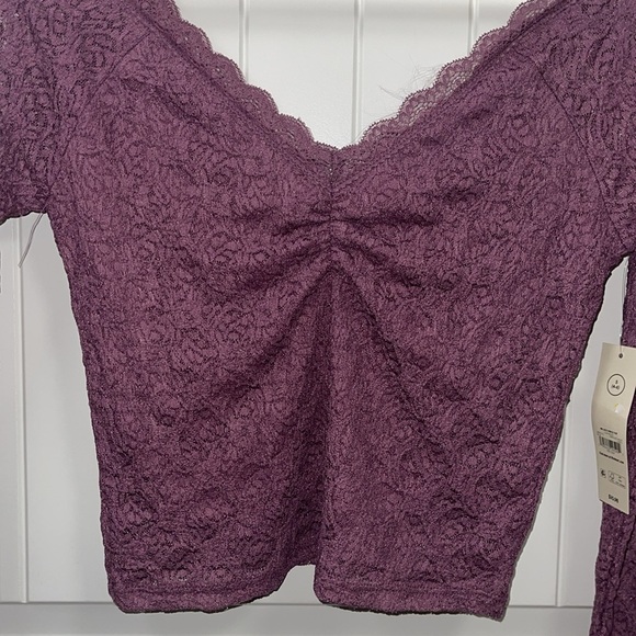 No Boundaries Lace V Neck Top - Picture 4 of 4